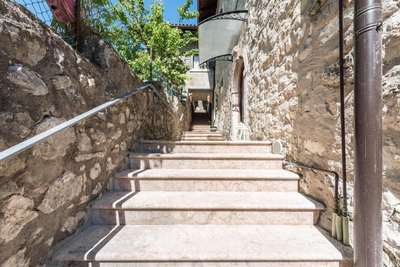 Appartamento Ania Vista Castello Tenno Exterior photo
